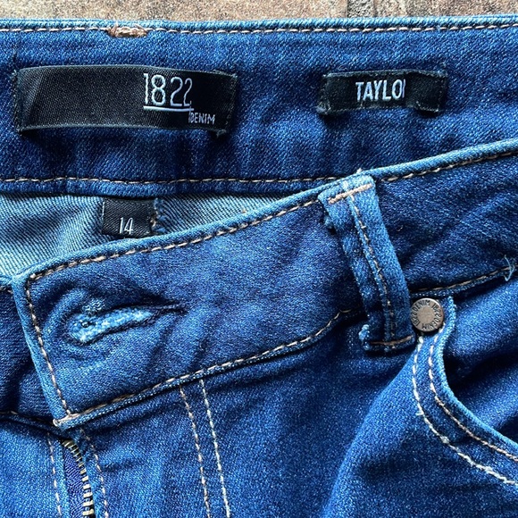 1822 Cropped Jeans - Picture 3 of 5